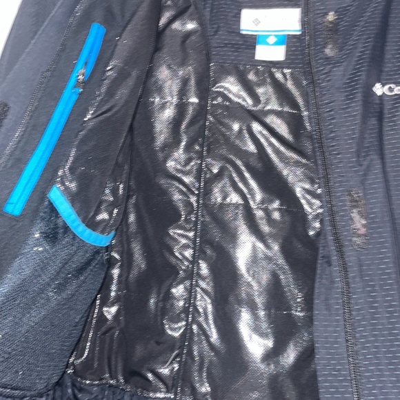 Columbia Winter and Ski Jacket. Size small. Thermal. Zip up with velcro. Pockets - Picture 4 of 4